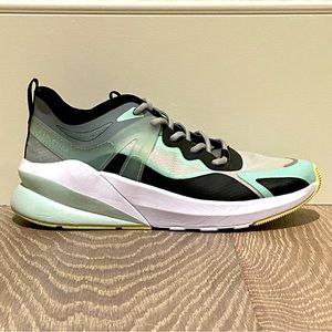 Fabletics Cheviot Performance Sneaker